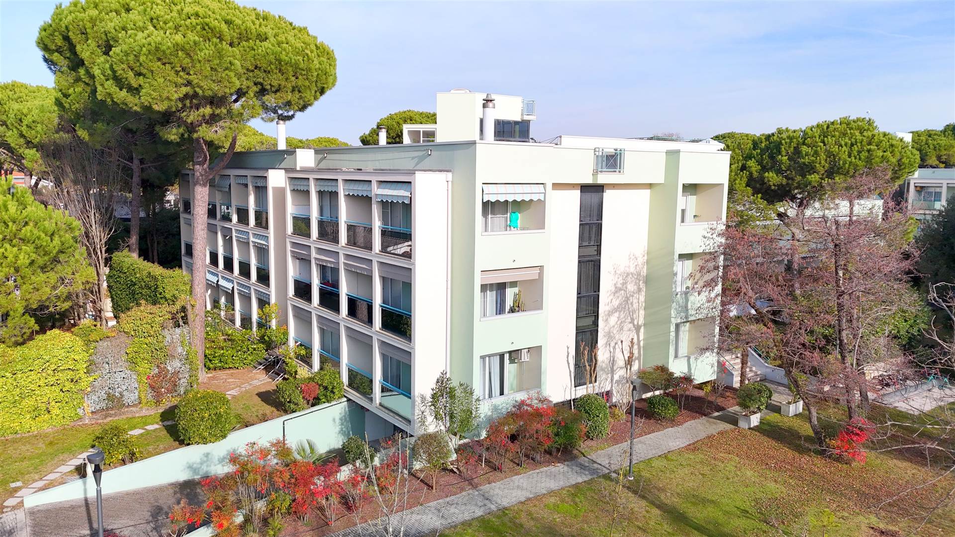 Residence Pinewood 2