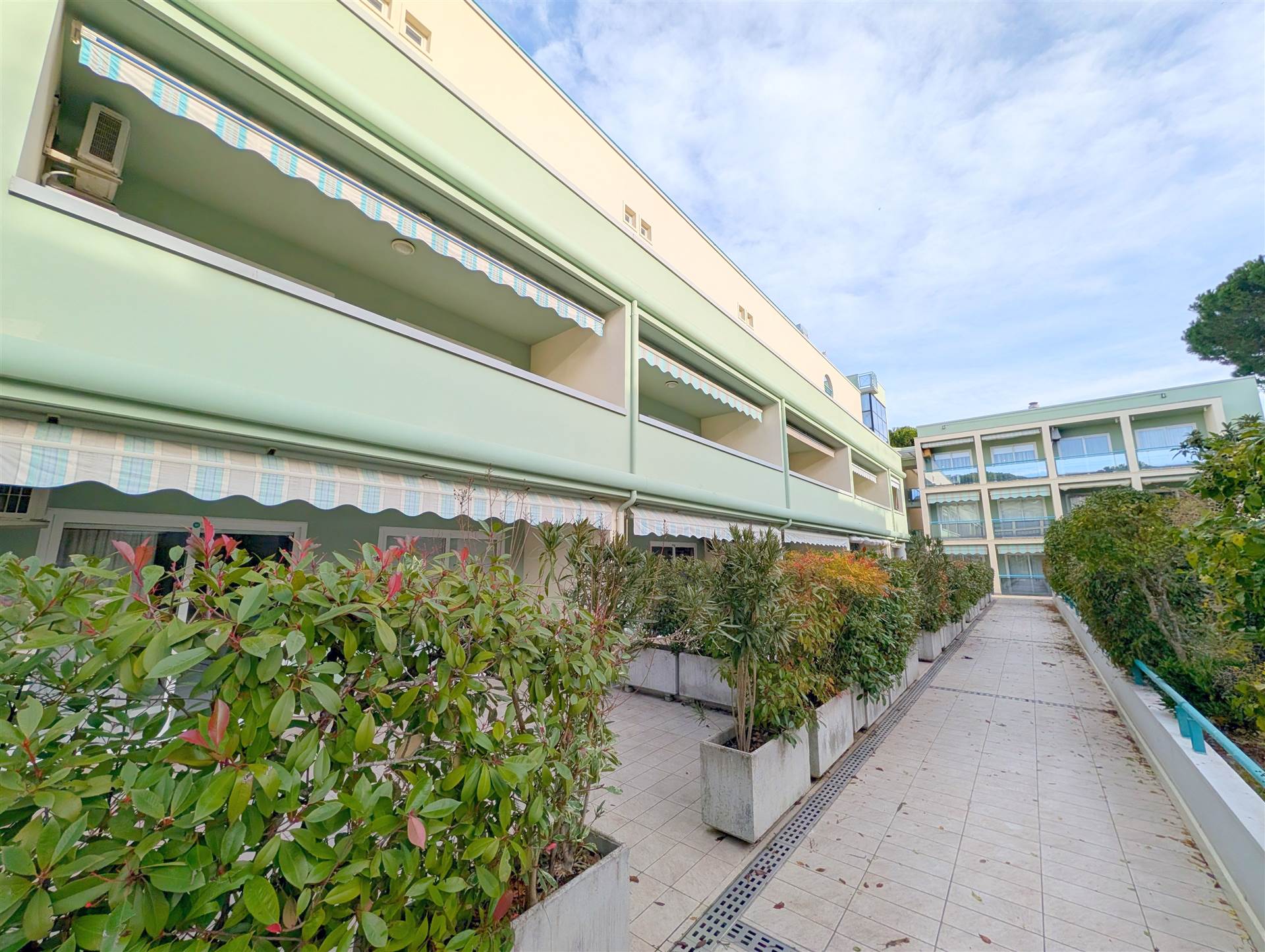 Residence Pinewood 2