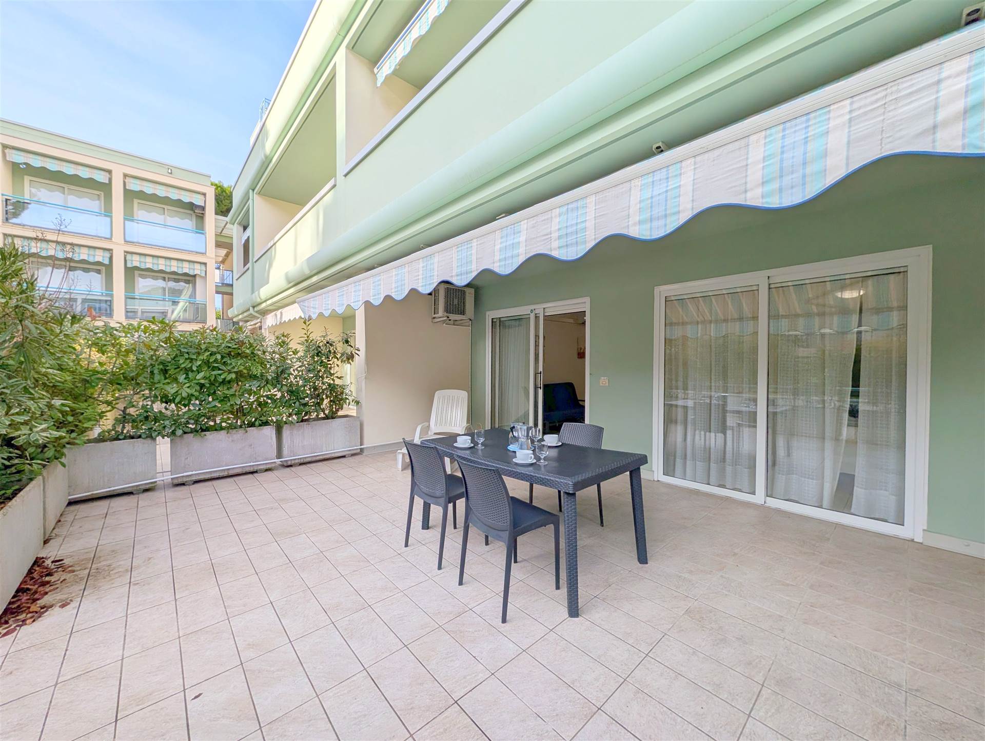 Residence Pinewood 2