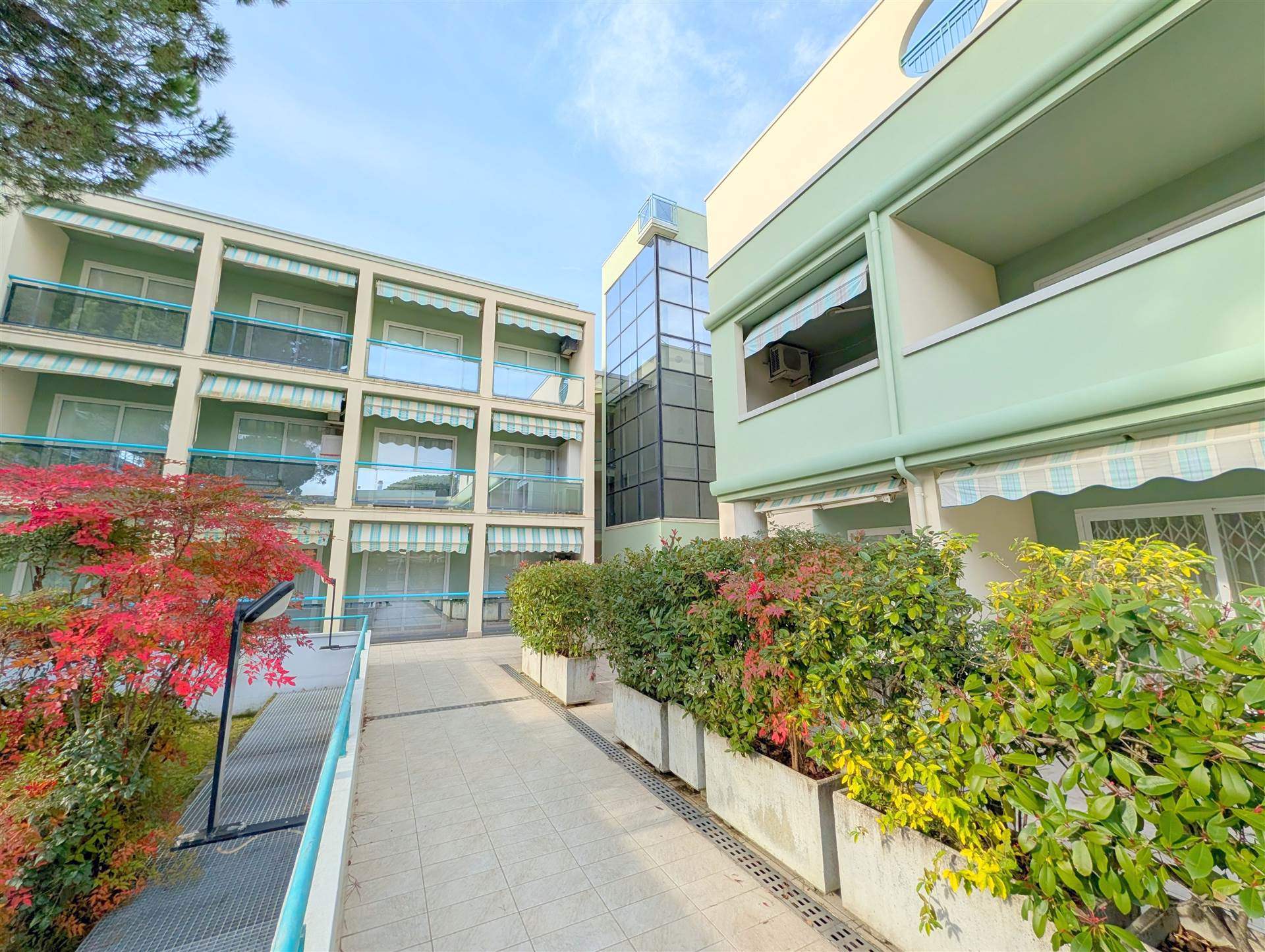 Residence Pinewood 2